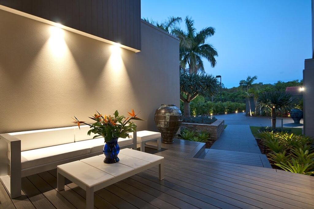 Monaco Street Home in Australia was constructed by Thomas Hughes Constructions in Modern style with peerless quality in materials and craftsmanship. This house set on a nice lot with beautiful views from every corner and amazing outdoor living spaces comprising kitchen, BBQ area, patio, pool, landscape and so on.