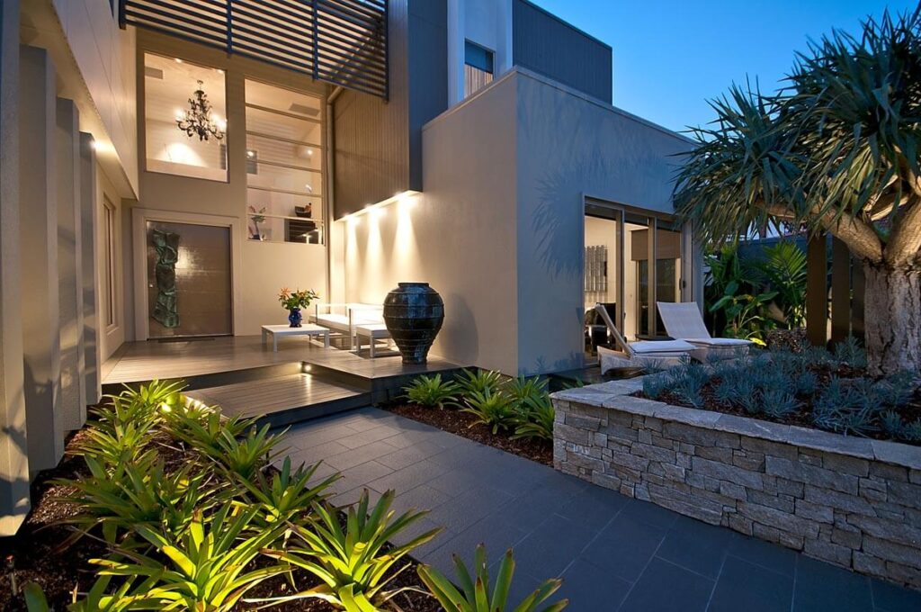Monaco Street Home in Australia was constructed by Thomas Hughes Constructions in Modern style with peerless quality in materials and craftsmanship. This house set on a nice lot with beautiful views from every corner and amazing outdoor living spaces comprising kitchen, BBQ area, patio, pool, landscape and so on.