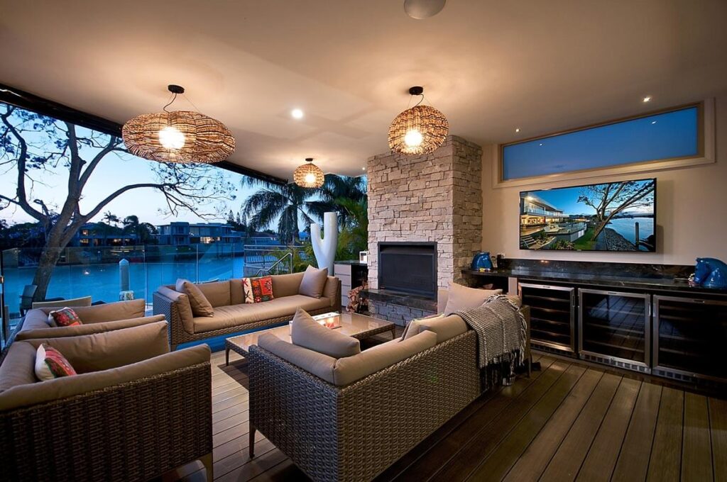 Monaco Street Home in Australia was constructed by Thomas Hughes Constructions in Modern style with peerless quality in materials and craftsmanship. This house set on a nice lot with beautiful views from every corner and amazing outdoor living spaces comprising kitchen, BBQ area, patio, pool, landscape and so on.