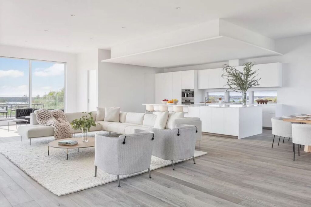 The House in New York is a luxurious new modern designed by renowned West Chin Architects provides every amenity for luxurious living now available for sale. This home located at 31 Startop Dr, Montauk, New York; offering 4 bedrooms and 7 bathrooms with over 5,000 square feet of living spaces.