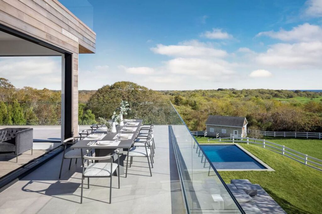 The House in New York is a luxurious new modern designed by renowned West Chin Architects provides every amenity for luxurious living now available for sale. This home located at 31 Startop Dr, Montauk, New York; offering 4 bedrooms and 7 bathrooms with over 5,000 square feet of living spaces.