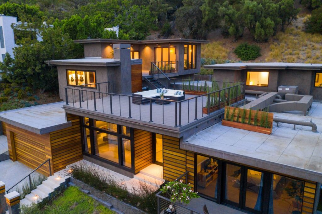Stunning Organic Modern Home in Los Angeles Sells for $4,995,000