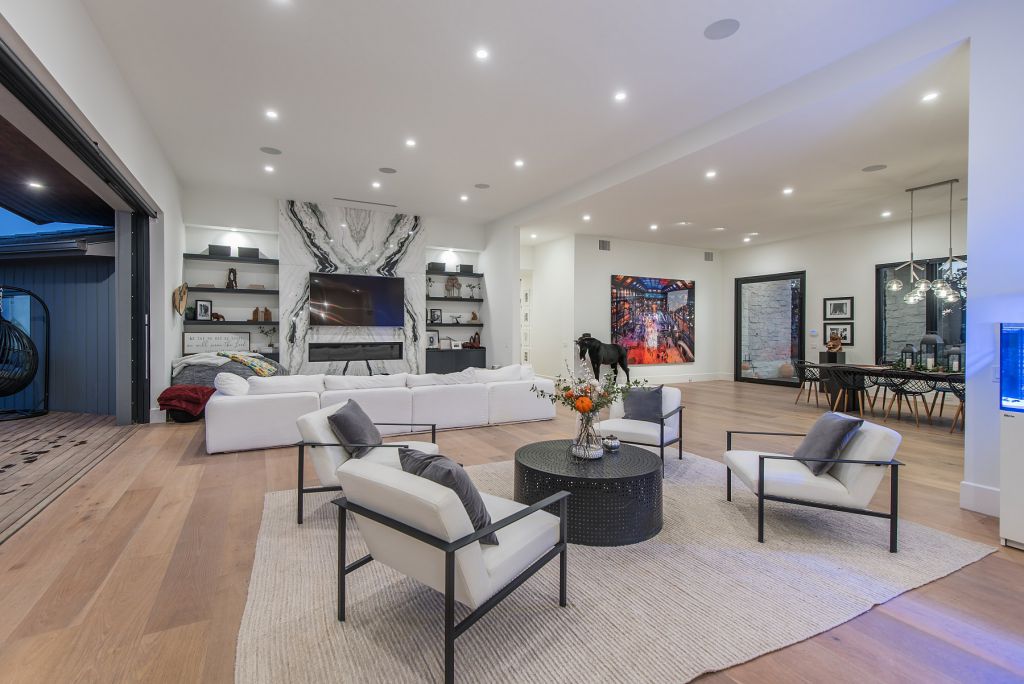 The Hidden Hills House is an absolutely extraordinary single story modern with explosive panoramic unobstructed city light views now available for sale. This home located at 5550 Bonneville Rd, Hidden Hills, California; offering 4 bedrooms and 5 bathrooms with over 4,800 square feet of living spaces.