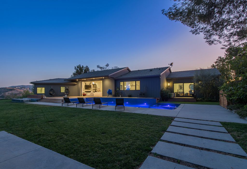 The Hidden Hills House is an absolutely extraordinary single story modern with explosive panoramic unobstructed city light views now available for sale. This home located at 5550 Bonneville Rd, Hidden Hills, California; offering 4 bedrooms and 5 bathrooms with over 4,800 square feet of living spaces.