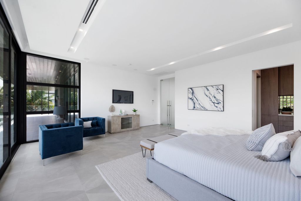 The Fort Lauderdale House is a luxurious property has amazing pool and waterfront views of stunning simplicity and sophistication now available for sale. This home located at 188 Nurmi Dr, Fort Lauderdale, Florida; offering 6 bedrooms and 7 bathrooms with over 7,500 square feet of living spaces.