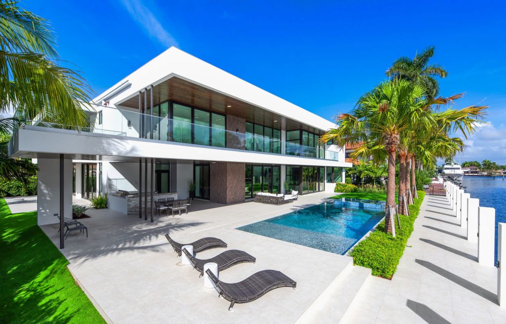 The Fort Lauderdale House is a luxurious property has amazing pool and waterfront views of stunning simplicity and sophistication now available for sale. This home located at 188 Nurmi Dr, Fort Lauderdale, Florida; offering 6 bedrooms and 7 bathrooms with over 7,500 square feet of living spaces.
