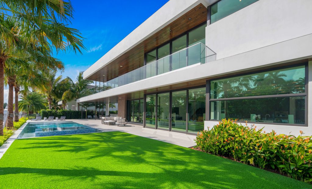 The Fort Lauderdale House is a luxurious property has amazing pool and waterfront views of stunning simplicity and sophistication now available for sale. This home located at 188 Nurmi Dr, Fort Lauderdale, Florida; offering 6 bedrooms and 7 bathrooms with over 7,500 square feet of living spaces.