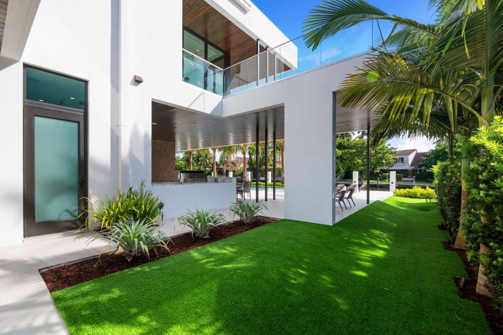 The Fort Lauderdale House is a luxurious property has amazing pool and waterfront views of stunning simplicity and sophistication now available for sale. This home located at 188 Nurmi Dr, Fort Lauderdale, Florida; offering 6 bedrooms and 7 bathrooms with over 7,500 square feet of living spaces.