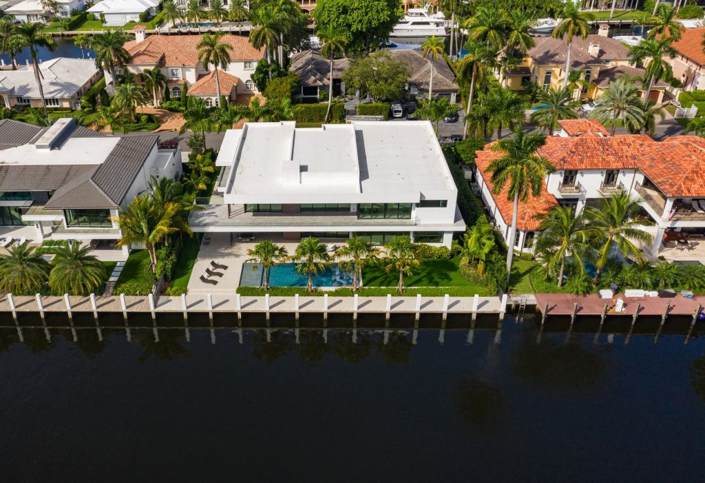 The Fort Lauderdale House is a luxurious property has amazing pool and waterfront views of stunning simplicity and sophistication now available for sale. This home located at 188 Nurmi Dr, Fort Lauderdale, Florida; offering 6 bedrooms and 7 bathrooms with over 7,500 square feet of living spaces.