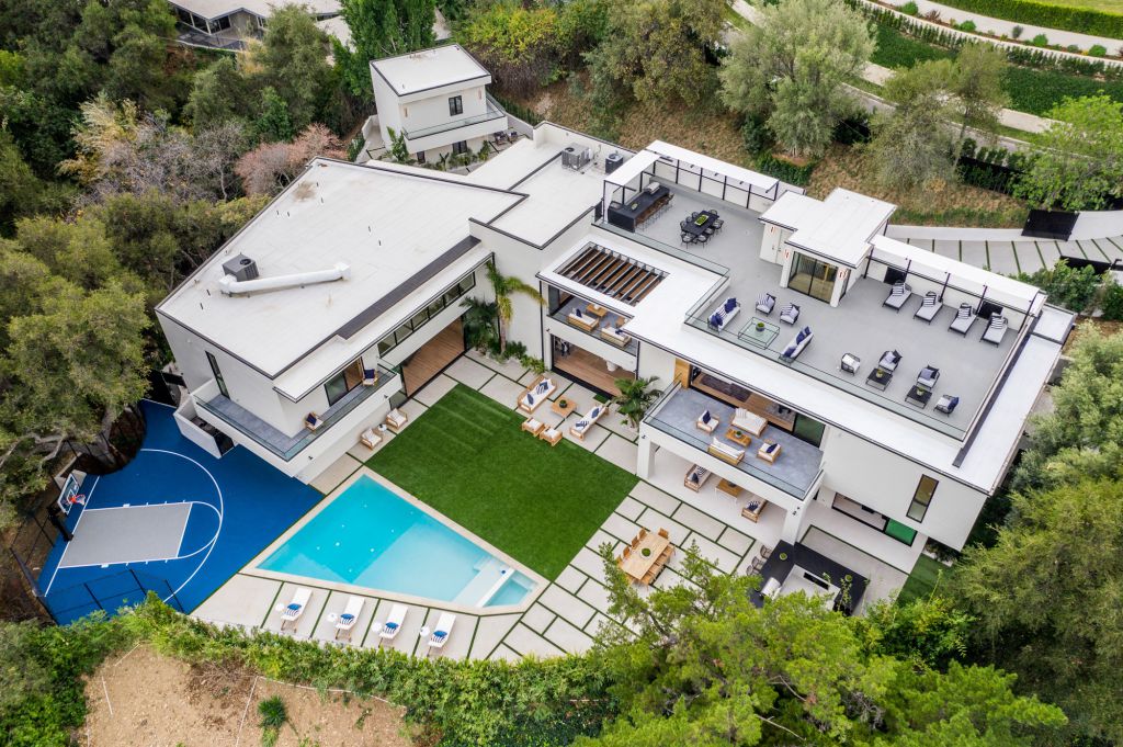 The House in Encino is a newly constructed contemporary masterpiece with unobstructed views in the coveted Royal Oaks now available for sale. This home located at 3950 Royal Oak Pl, Encino, California; offering 8 bedrooms and 14 bathrooms with over 13,000 square feet of living spaces