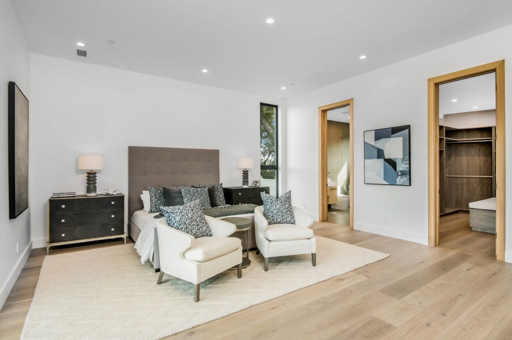 The House in Encino is a newly constructed contemporary masterpiece with unobstructed views in the coveted Royal Oaks now available for sale. This home located at 3950 Royal Oak Pl, Encino, California; offering 8 bedrooms and 14 bathrooms with over 13,000 square feet of living spaces
