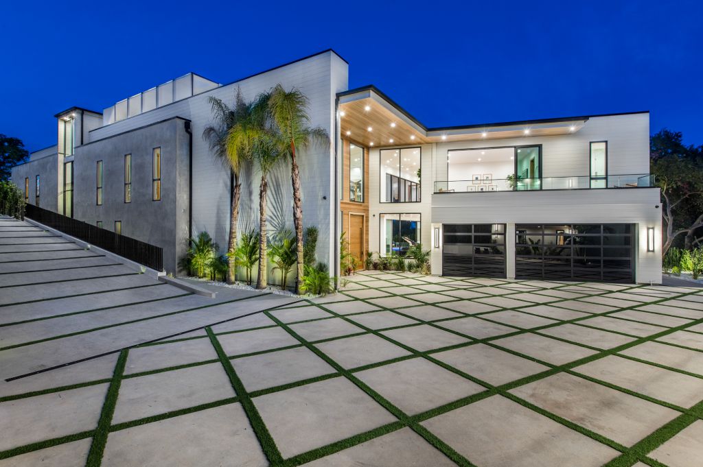 The House in Encino is a newly constructed contemporary masterpiece with unobstructed views in the coveted Royal Oaks now available for sale. This home located at 3950 Royal Oak Pl, Encino, California; offering 8 bedrooms and 14 bathrooms with over 13,000 square feet of living spaces