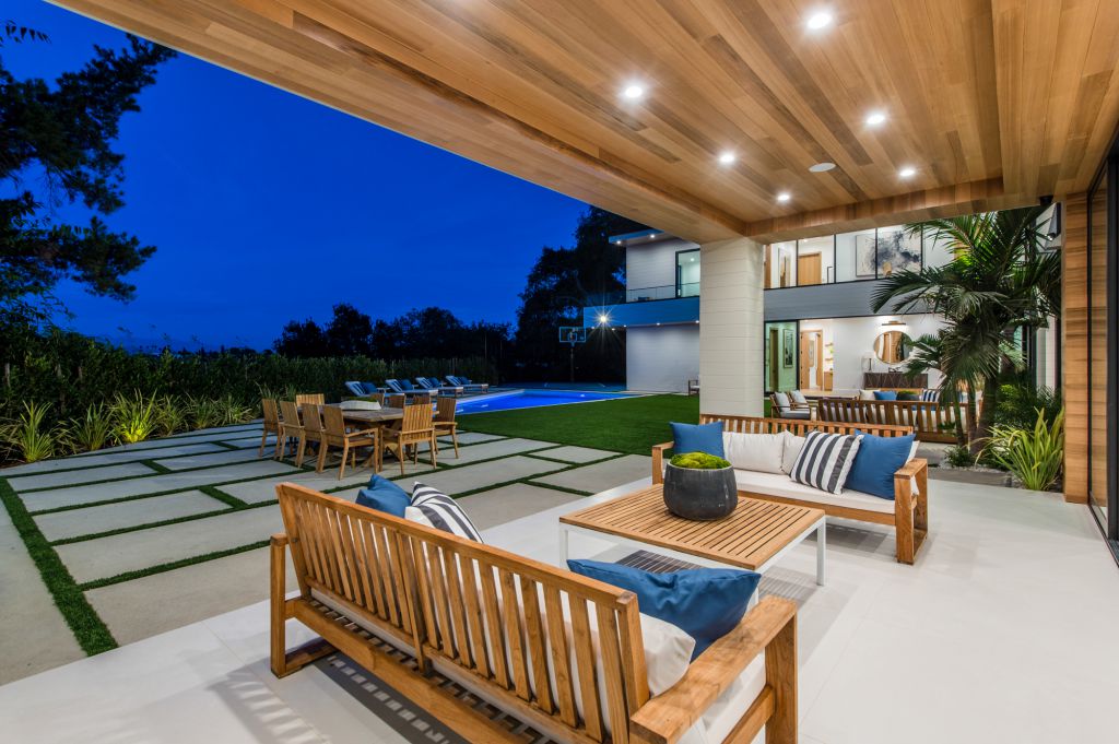 The House in Encino is a newly constructed contemporary masterpiece with unobstructed views in the coveted Royal Oaks now available for sale. This home located at 3950 Royal Oak Pl, Encino, California; offering 8 bedrooms and 14 bathrooms with over 13,000 square feet of living spaces