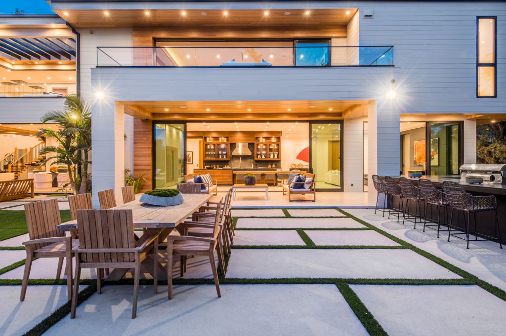 The House in Encino is a newly constructed contemporary masterpiece with unobstructed views in the coveted Royal Oaks now available for sale. This home located at 3950 Royal Oak Pl, Encino, California; offering 8 bedrooms and 14 bathrooms with over 13,000 square feet of living spaces