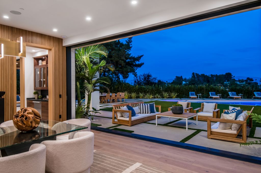 The House in Encino is a newly constructed contemporary masterpiece with unobstructed views in the coveted Royal Oaks now available for sale. This home located at 3950 Royal Oak Pl, Encino, California; offering 8 bedrooms and 14 bathrooms with over 13,000 square feet of living spaces