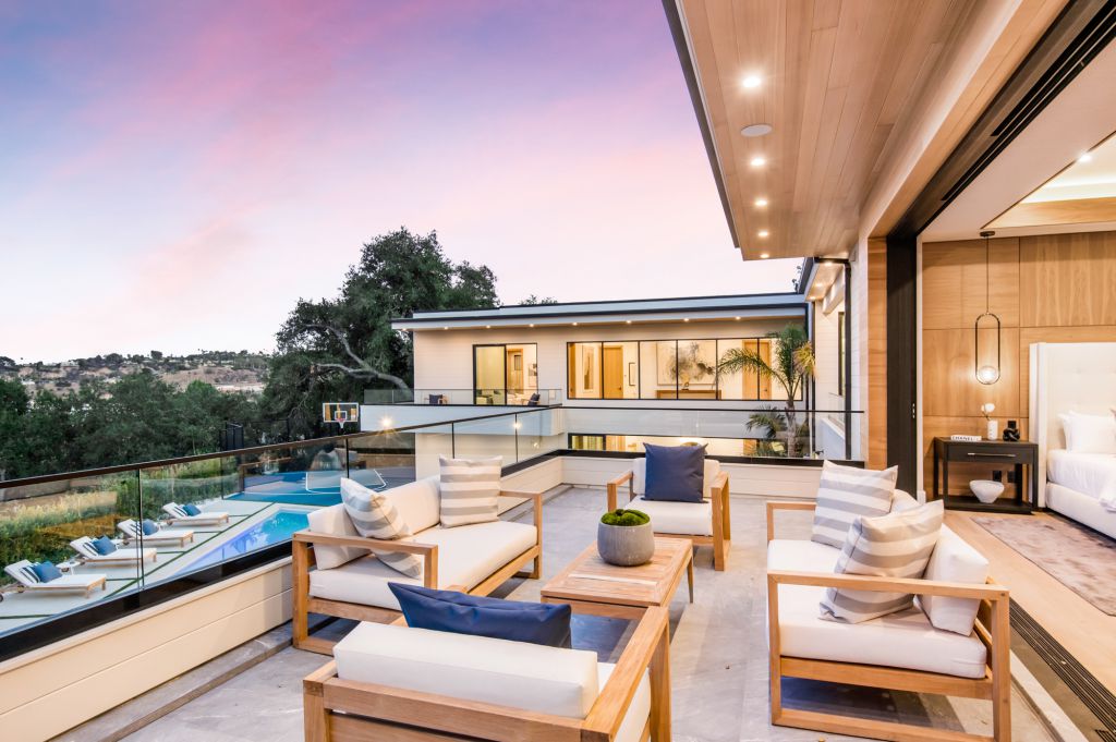 The House in Encino is a newly constructed contemporary masterpiece with unobstructed views in the coveted Royal Oaks now available for sale. This home located at 3950 Royal Oak Pl, Encino, California; offering 8 bedrooms and 14 bathrooms with over 13,000 square feet of living spaces