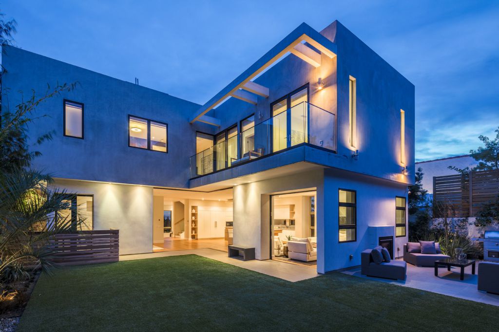 The Contemporary Home in Pacific Palisades is a luxurious residence with panoramic ocean views now available for sale. This home located at 14635 Whitfield Ave, Pacific Palisades, California; offering 6 bedrooms and 8 bathrooms with over 6,500 square feet of living spaces.
