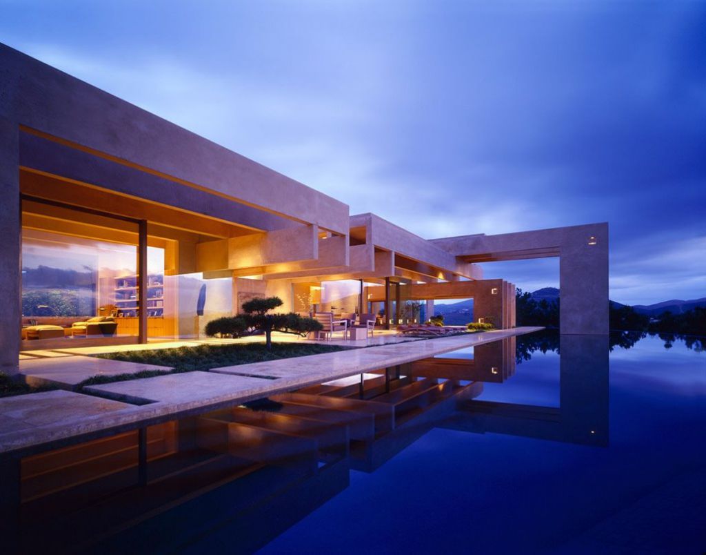 The Rancho Santa Fe Home is a an ionic property with 360 degree panorama and environment now available for sale. This home located at 18128 Via Roswitha, Rancho Santa Fe, California; offering 5 bedrooms and 5 bathrooms with over 10,000 square feet of living spaces.