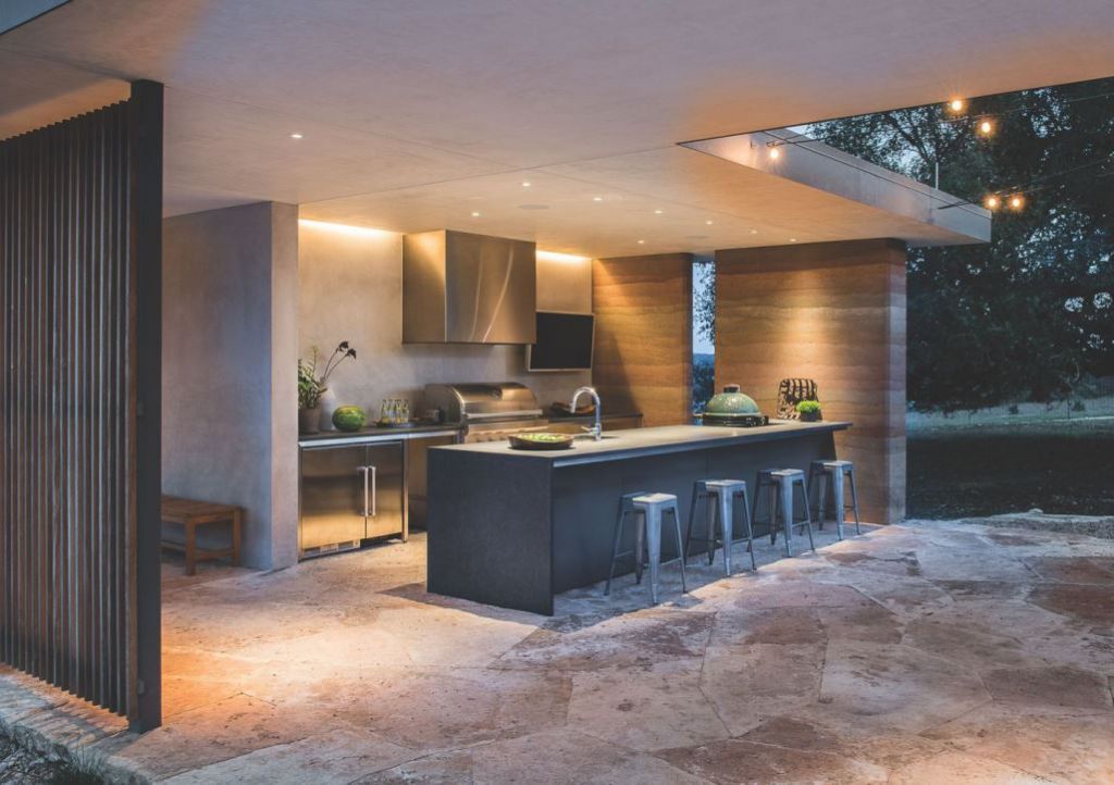 Beautiful River Ranch House in Texas by Jobe Corral Architects 2