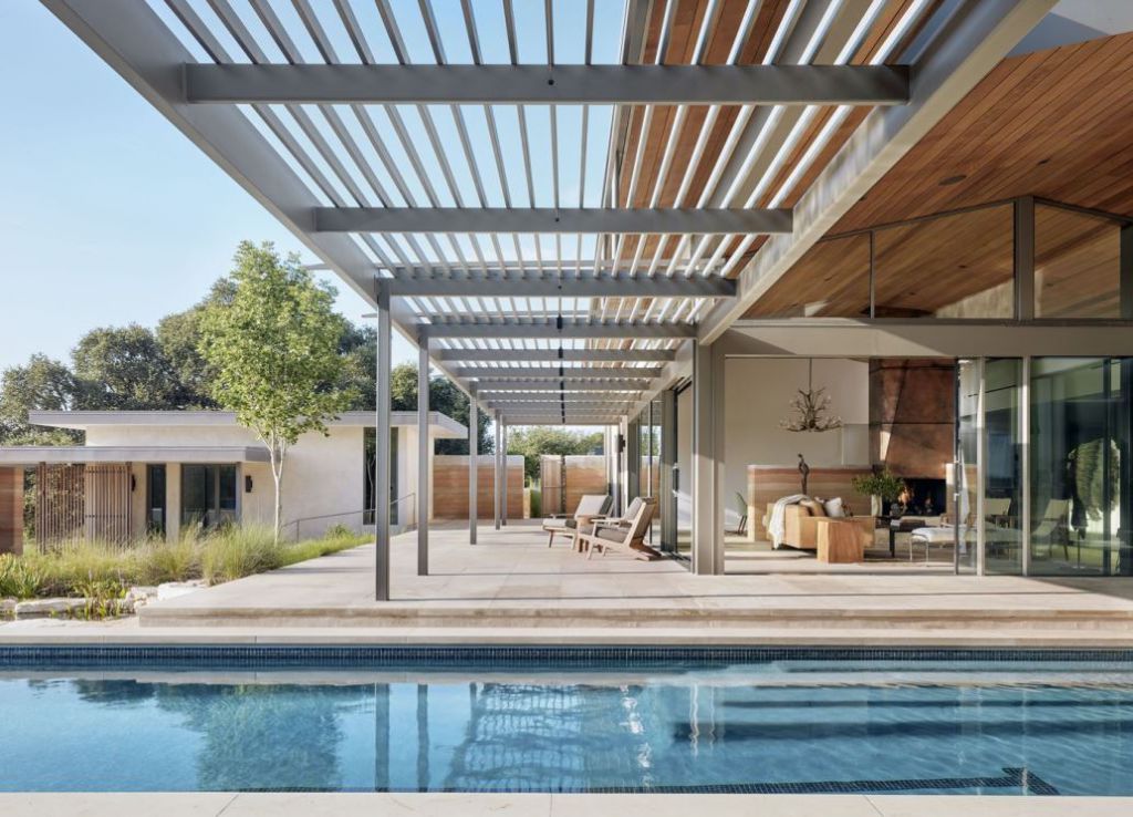 Beautiful River Ranch House in Texas by Jobe Corral Architects 3