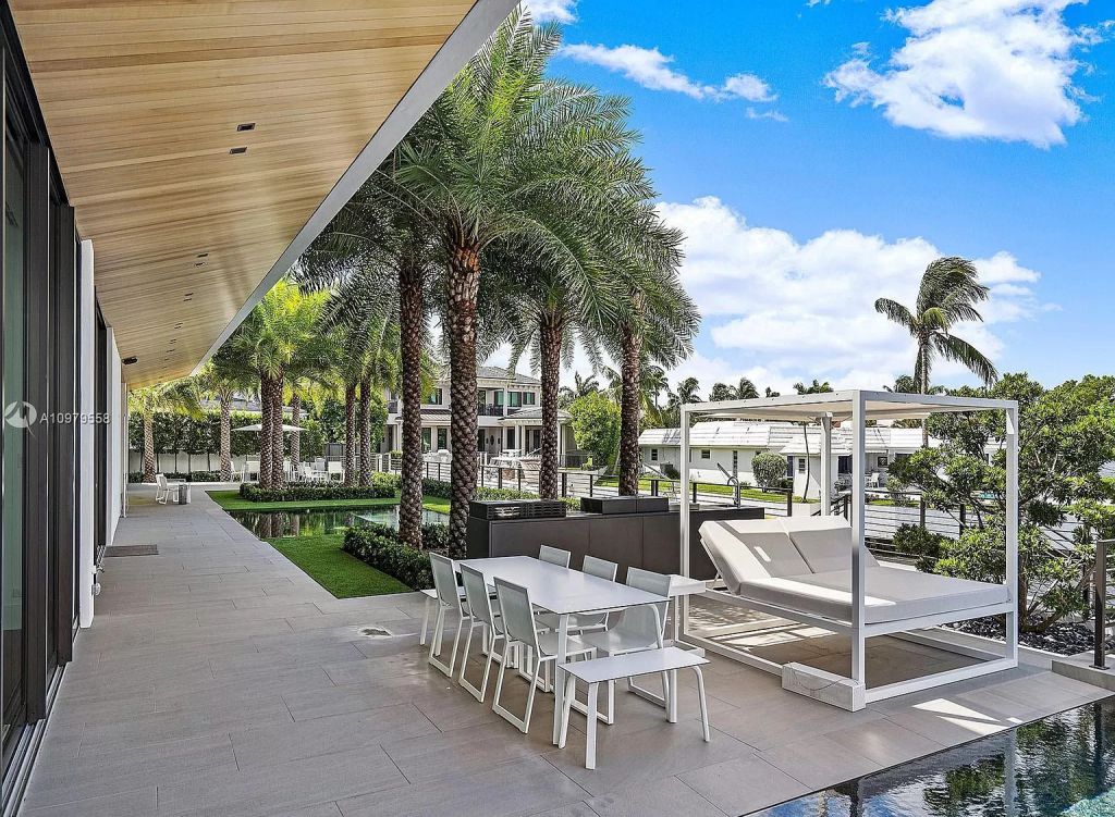 Boca Raton Mansion on An Oversized Intracoastal Waterway Lot 24