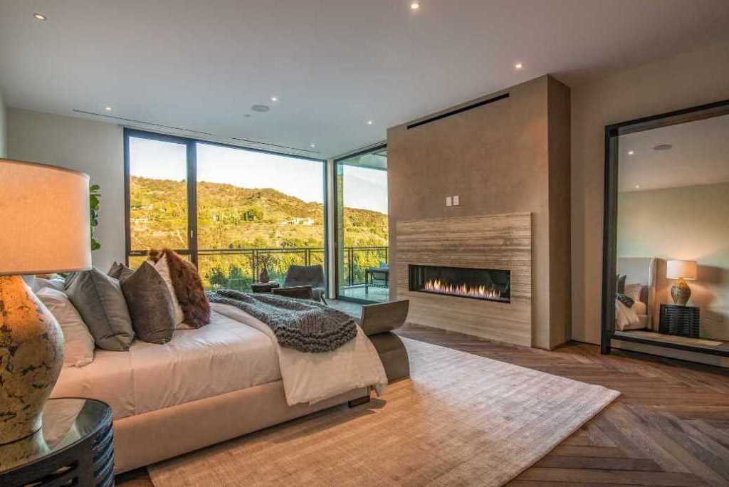 The Los Angeles Home is one of the most spectacular properties in Brentwood offers extraordinary unobstructed views now available for sale. This home located at 2447 Arbutus Dr, Los Angeles, California; offering 6 bedrooms and 12 bathrooms with over 7,700 square feet of living spaces.