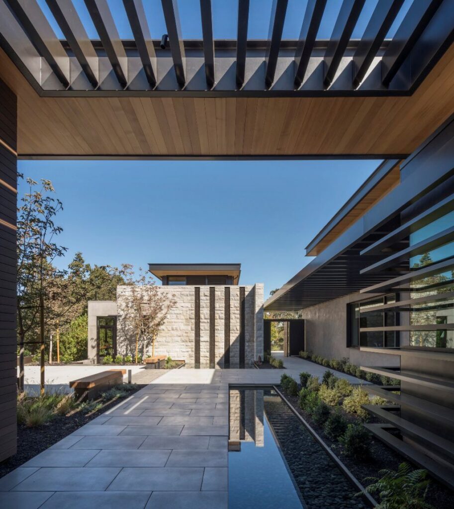 Portola Valley House in California was designed by SB Architects in Modern style to create an intimate space and a single-story home to age in place; this house offers views of the rolling hills overlooking the valley in several directions, creating an idyllic escape.