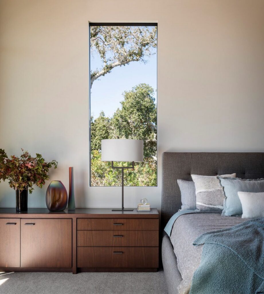 Portola Valley House in California was designed by SB Architects in Modern style to create an intimate space and a single-story home to age in place; this house offers views of the rolling hills overlooking the valley in several directions, creating an idyllic escape.