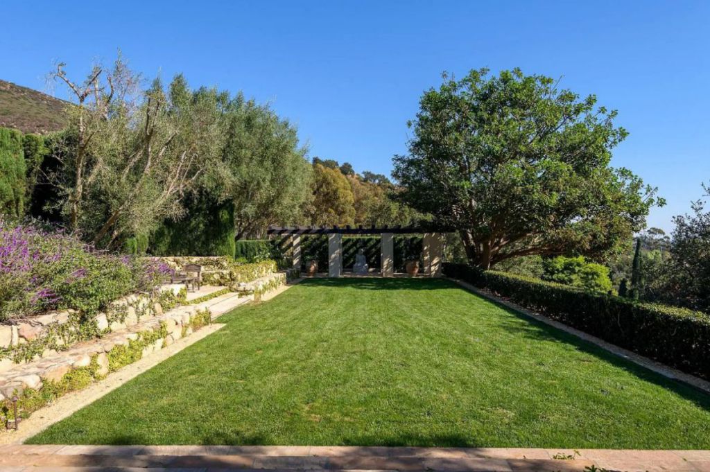 Santa Barbara Home Showcasing Enchanting Ocean for Sale 22000000 14