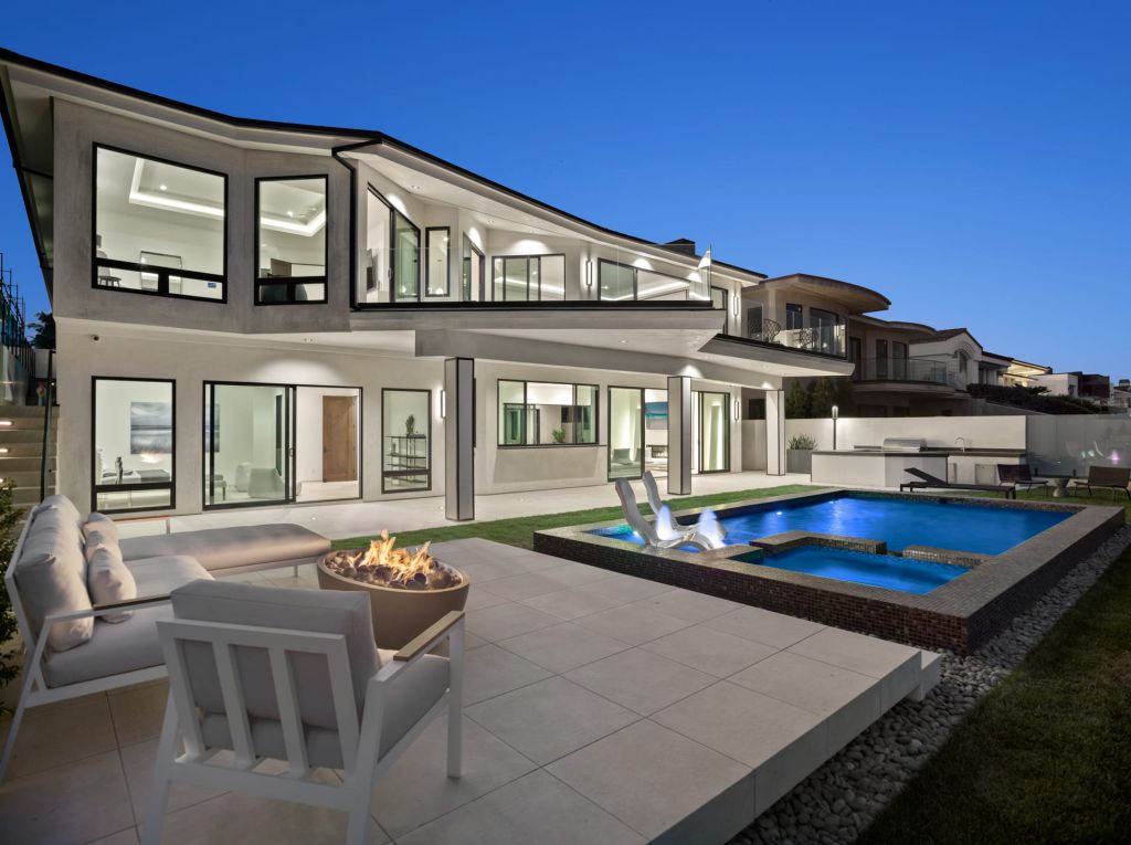 This 19100000 California House is A Remarkable Residence of Luxury 10 1
