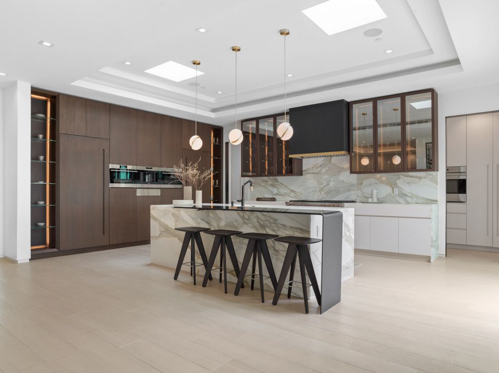 This 19100000 California House is A Remarkable Residence of Luxury 12