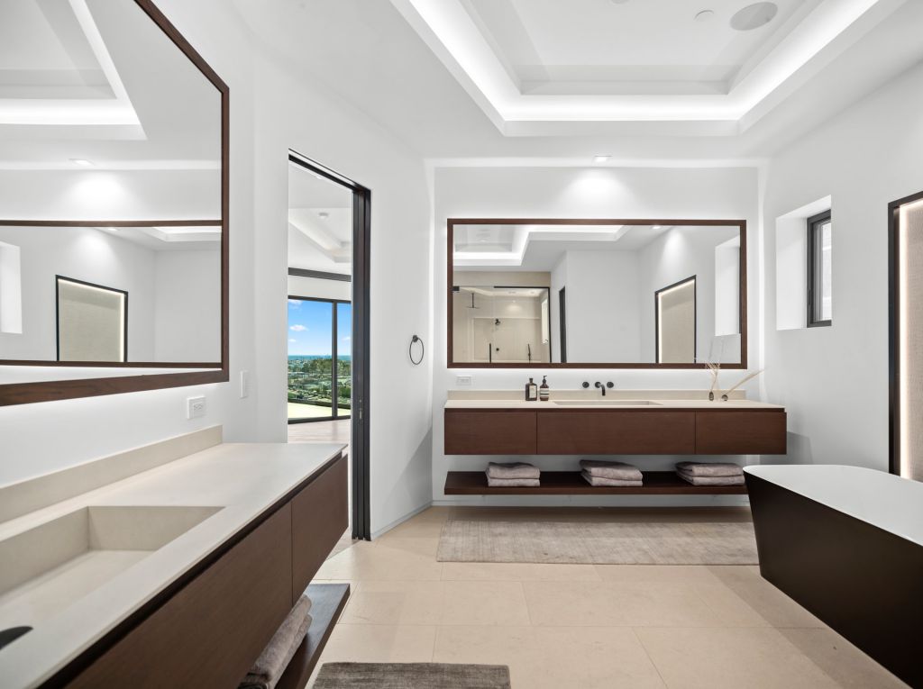 This 19100000 California House is A Remarkable Residence of Luxury 14