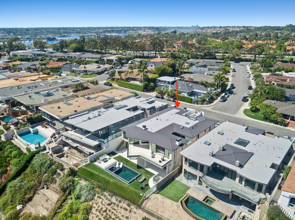 This 19100000 California House is A Remarkable Residence of Luxury 21