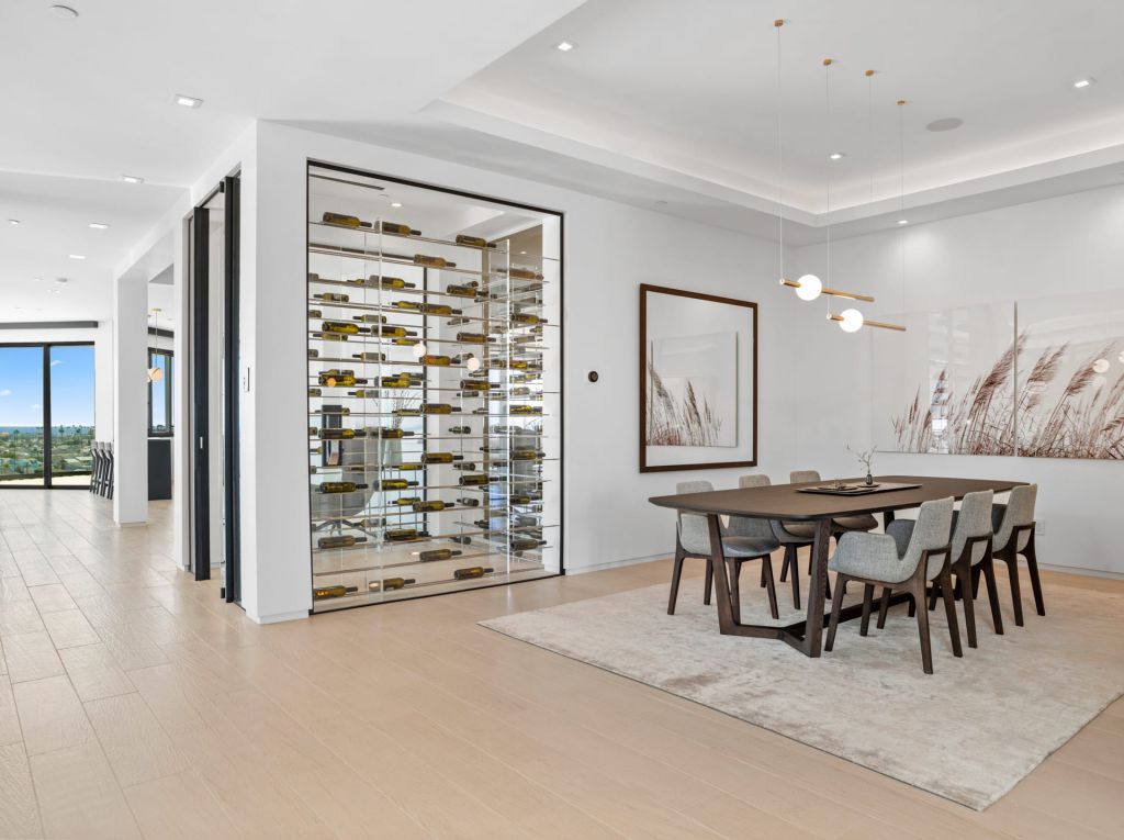 This 19100000 California House is A Remarkable Residence of Luxury 22