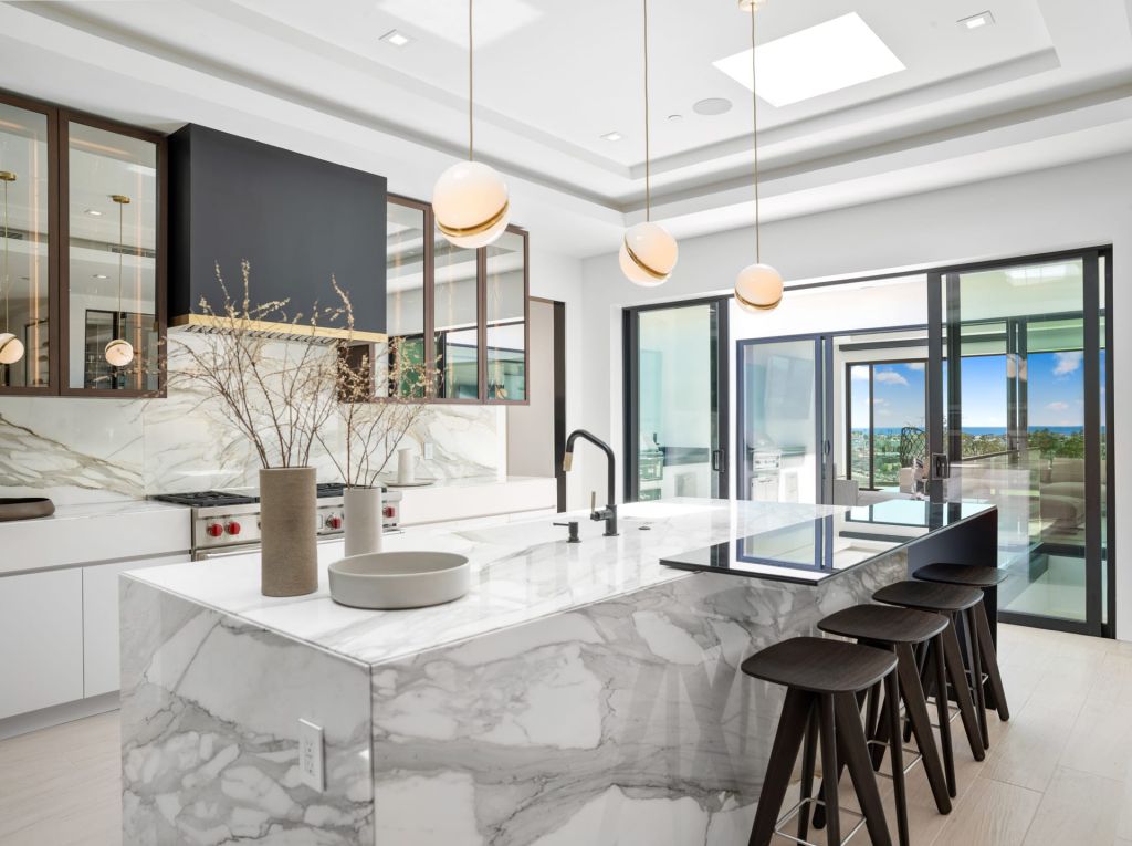 This 19100000 California House is A Remarkable Residence of Luxury 24