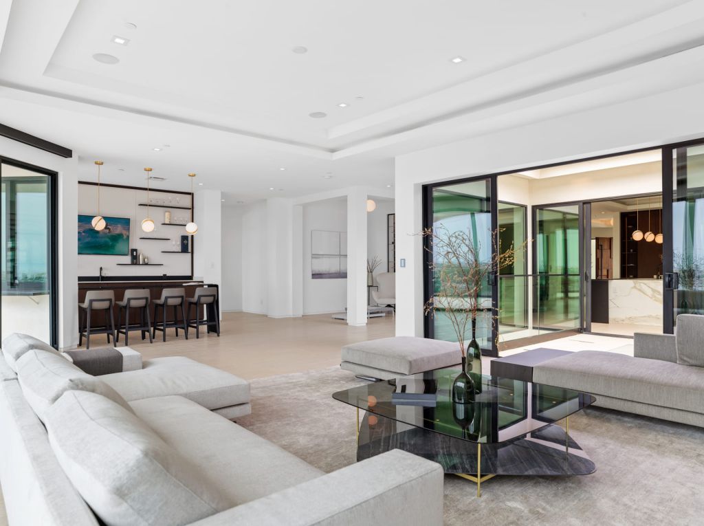 This 19100000 California House is A Remarkable Residence of Luxury 31