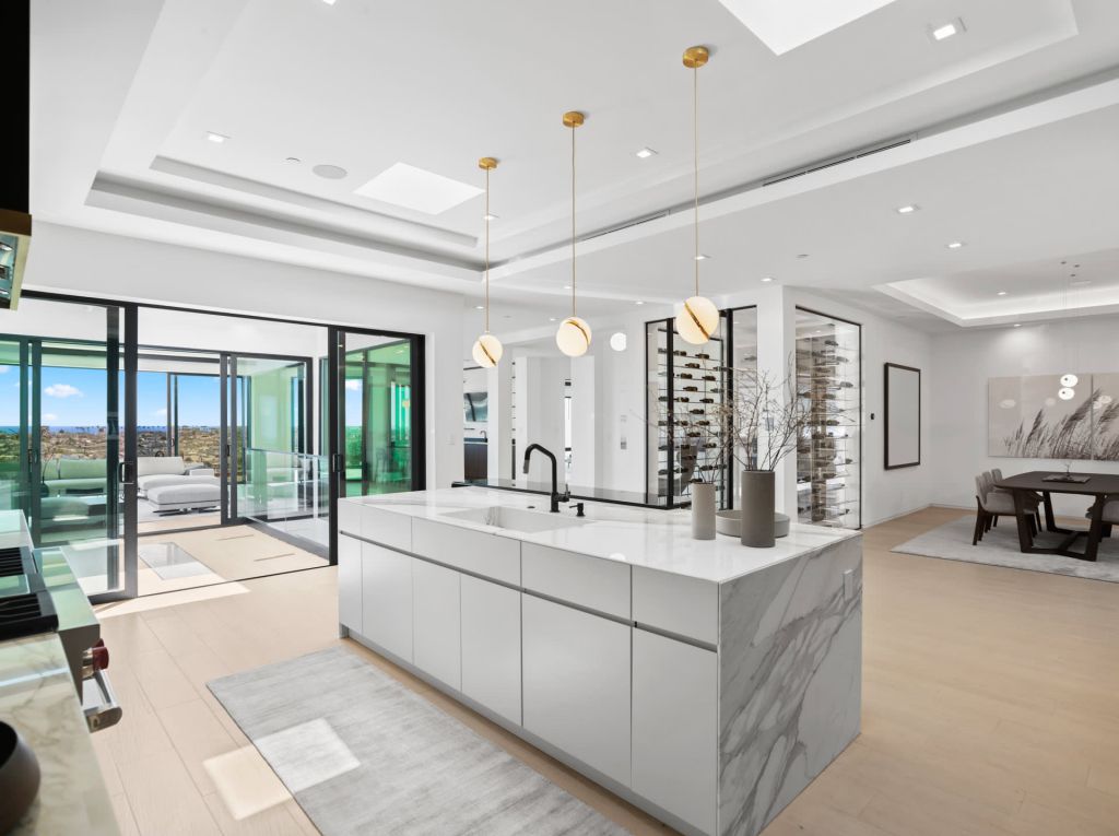This 19100000 California House is A Remarkable Residence of Luxury 34