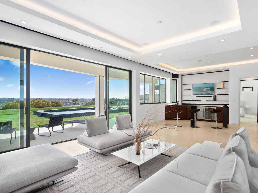 This 19100000 California House is A Remarkable Residence of Luxury 35