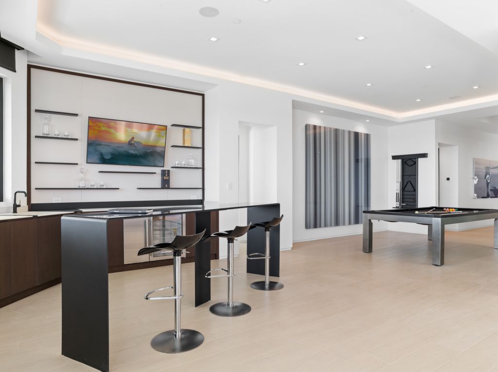 This 19100000 California House is A Remarkable Residence of Luxury 9