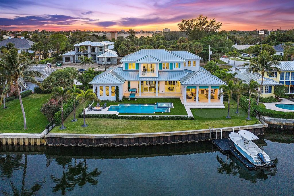 The British West Indies Home is a luxurious estate in Hidden Key offers the finest in family living with deep water access now available for sale. This home located at 11730 Lake Shore Pl, North Palm Beach, Florida; offering 4 bedrooms and 6 bathrooms with over 4,500 square feet of living spaces.