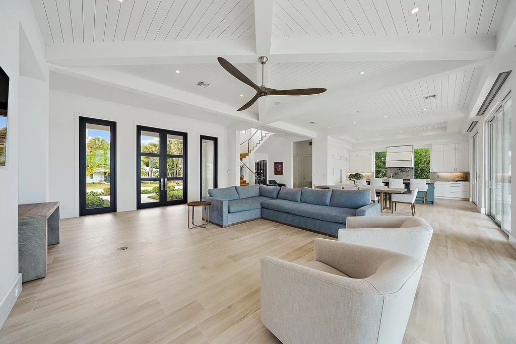 The British West Indies Home is a luxurious estate in Hidden Key offers the finest in family living with deep water access now available for sale. This home located at 11730 Lake Shore Pl, North Palm Beach, Florida; offering 4 bedrooms and 6 bathrooms with over 4,500 square feet of living spaces.