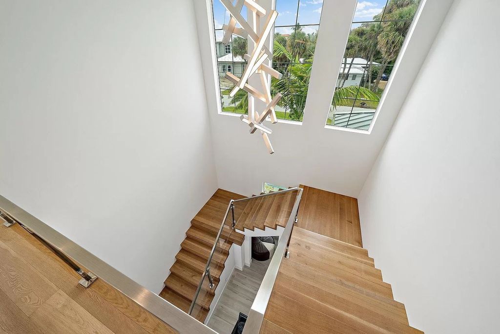 The British West Indies Home is a luxurious estate in Hidden Key offers the finest in family living with deep water access now available for sale. This home located at 11730 Lake Shore Pl, North Palm Beach, Florida; offering 4 bedrooms and 6 bathrooms with over 4,500 square feet of living spaces.