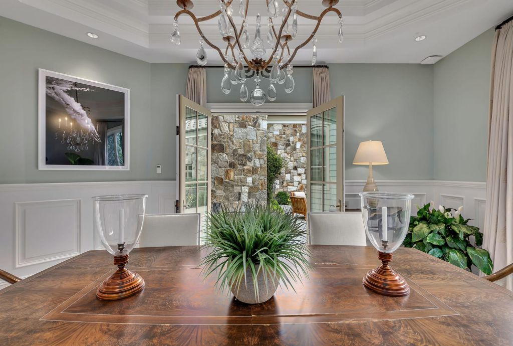 This 8500000 New York Home has An Unique Violin Shaped Pool 11