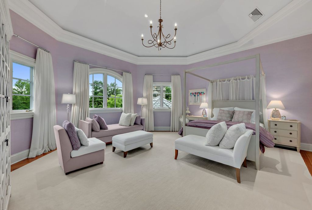 This 8500000 New York Home has An Unique Violin Shaped Pool 21