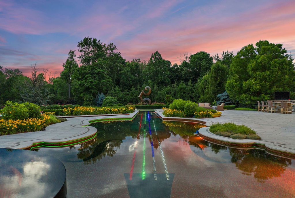 This 8500000 New York Home has An Unique Violin Shaped Pool 7