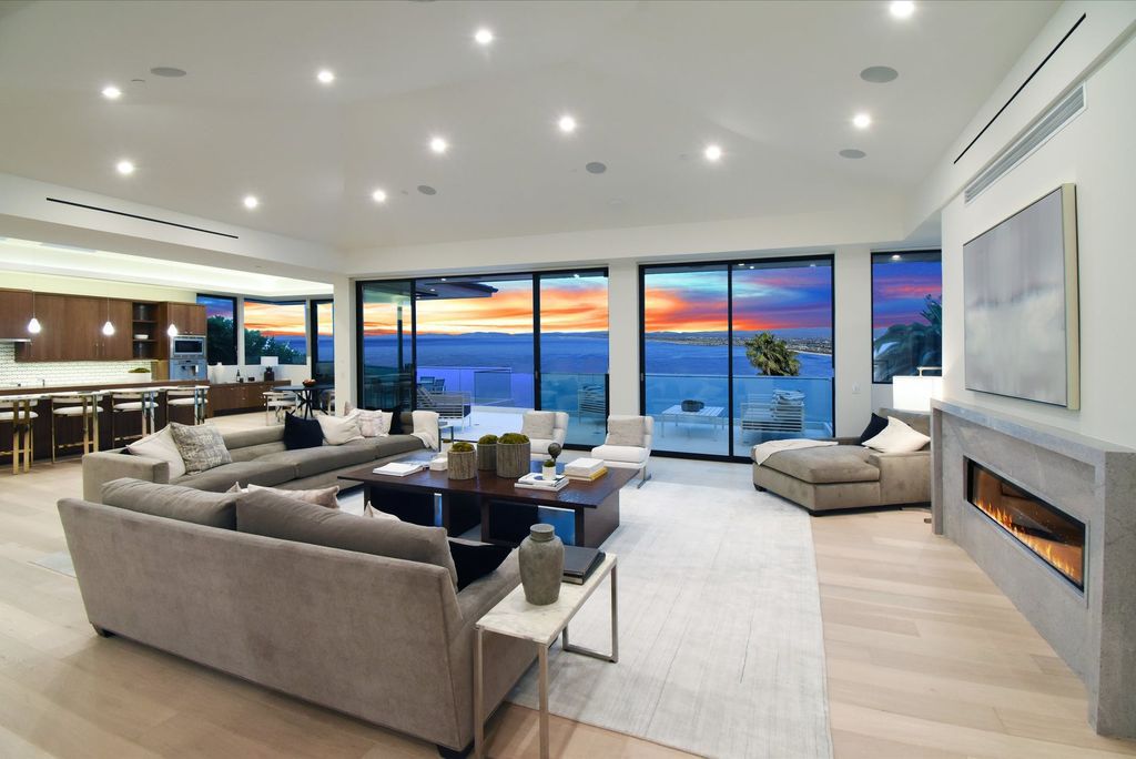 The California Contemporary Home is a newly built residence in Palos Verdes has a beautiful heated infinity pool, spa, and lovely grass area now available for sale. This home located at 941 Via Nogales, Palos Verdes, California; offering 5 bedrooms and 8 bathrooms with over 7,400 square feet of living spaces.