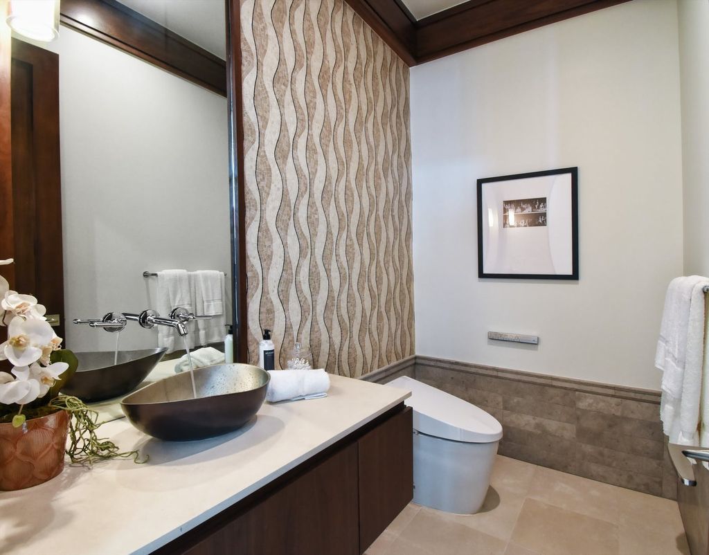 The California Contemporary Home is a newly built residence in Palos Verdes has a beautiful heated infinity pool, spa, and lovely grass area now available for sale. This home located at 941 Via Nogales, Palos Verdes, California; offering 5 bedrooms and 8 bathrooms with over 7,400 square feet of living spaces.