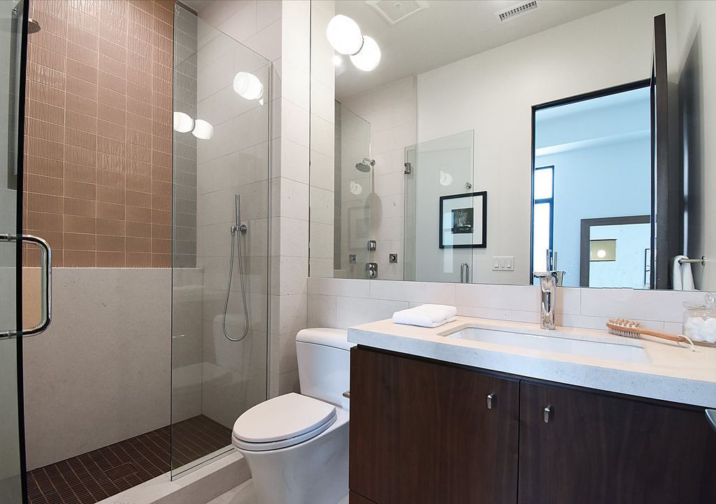 The California Contemporary Home is a newly built residence in Palos Verdes has a beautiful heated infinity pool, spa, and lovely grass area now available for sale. This home located at 941 Via Nogales, Palos Verdes, California; offering 5 bedrooms and 8 bathrooms with over 7,400 square feet of living spaces.
