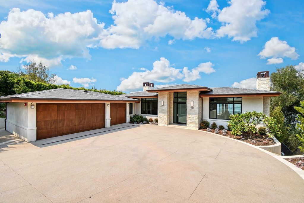 The California Contemporary Home is a newly built residence in Palos Verdes has a beautiful heated infinity pool, spa, and lovely grass area now available for sale. This home located at 941 Via Nogales, Palos Verdes, California; offering 5 bedrooms and 8 bathrooms with over 7,400 square feet of living spaces.