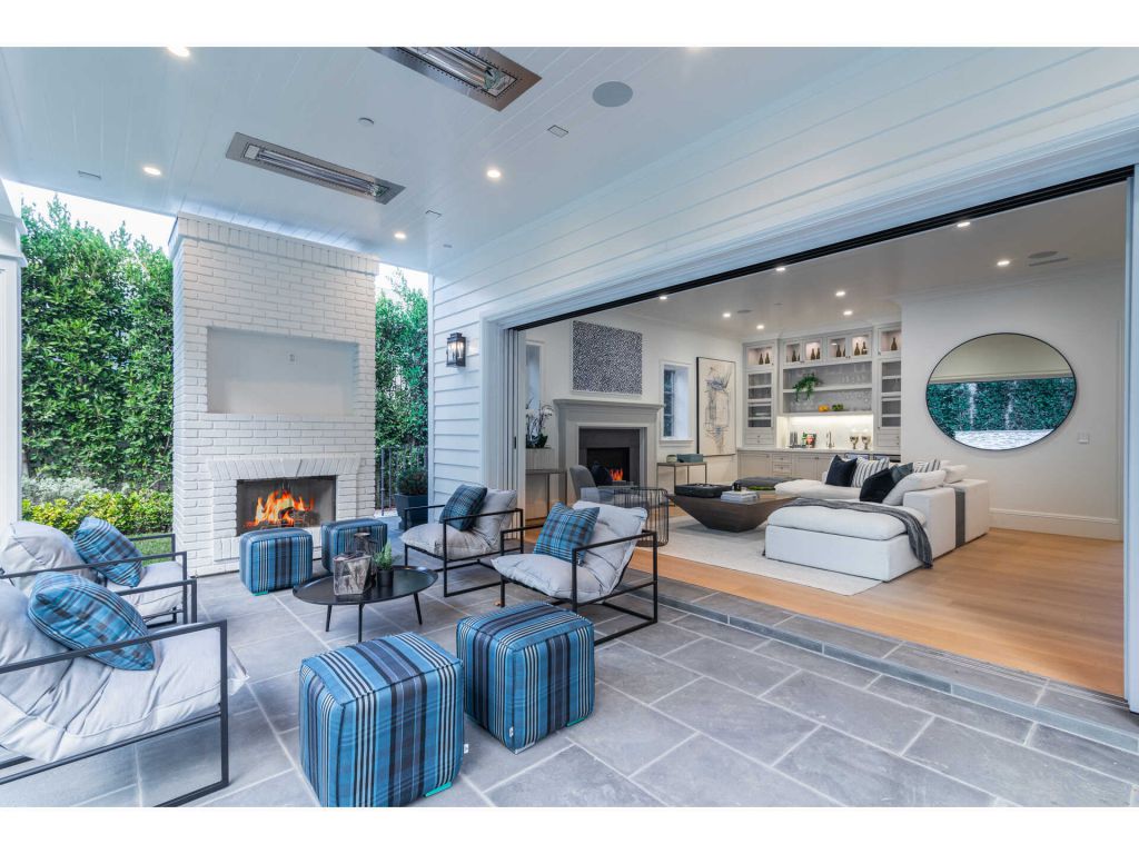 Impressive Estate in Los Angeles has Peaceful Tranquility of Canyon.